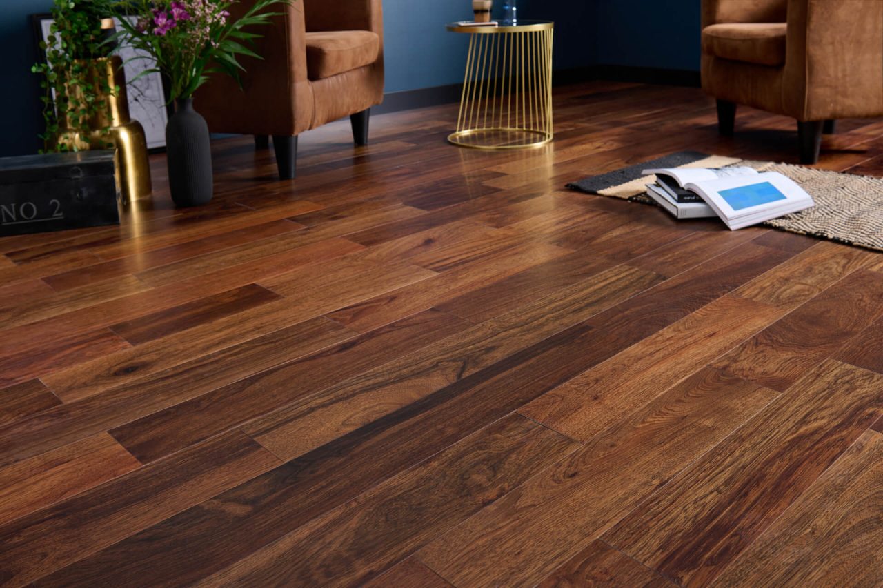 parquet massif noyer verni 18 x 120 mm