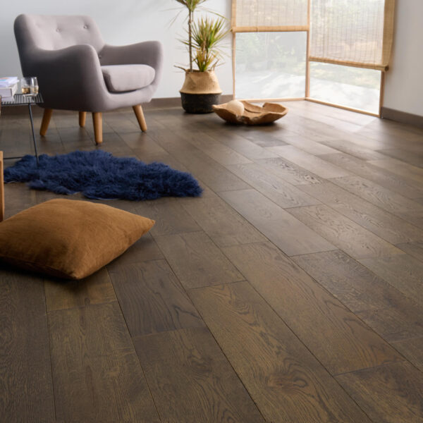 Parquet chene massif foncé - Pierre de Lave 18 x 180