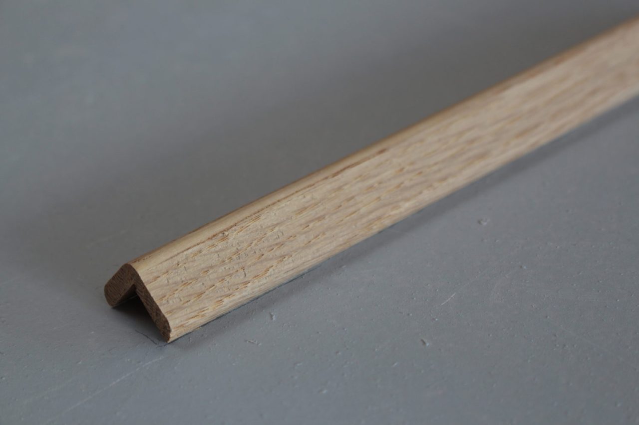 Baguette d'angle 21 x 21 mm en chene massif