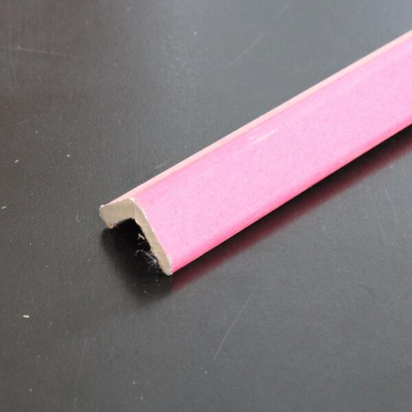 baguette d'angle rose shocking