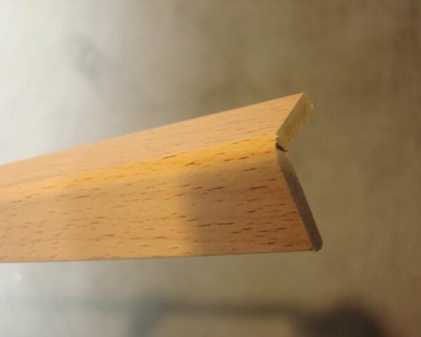 Baguette d'angle ajustable et variable imitation chêne