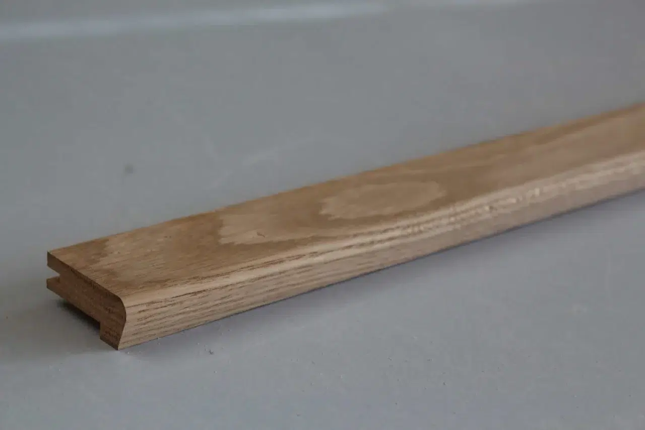 Nez de marche en chene massif 22 x 50 mm