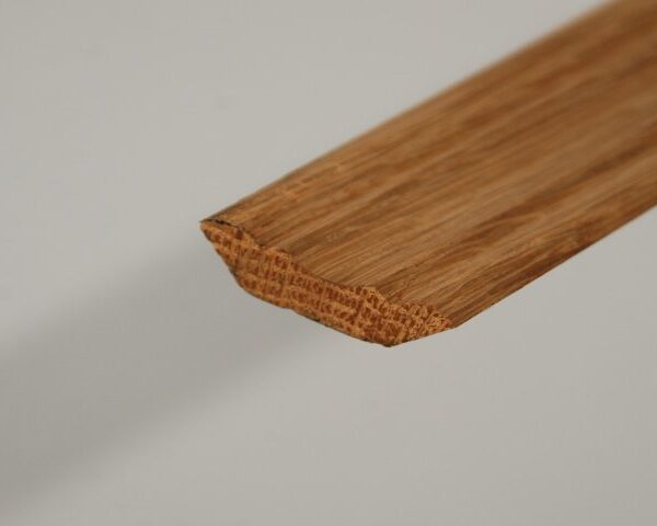 Corniche en chêne massif