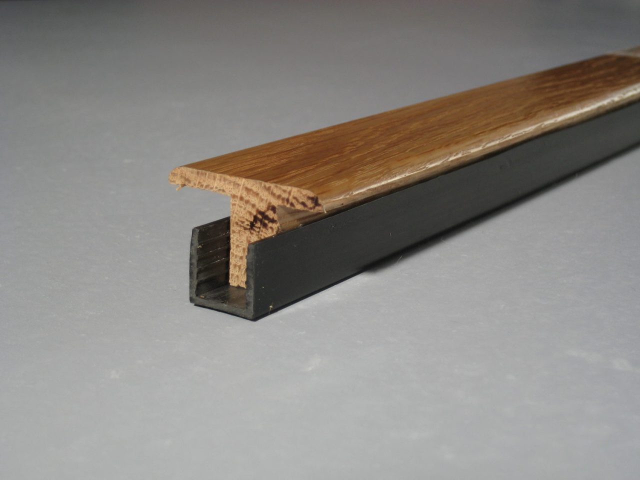 Profil U PVC pour barre de jonction à clipser