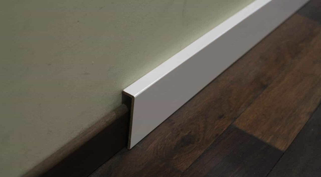surplinthe blanche de rénovation 20 x 92 mm