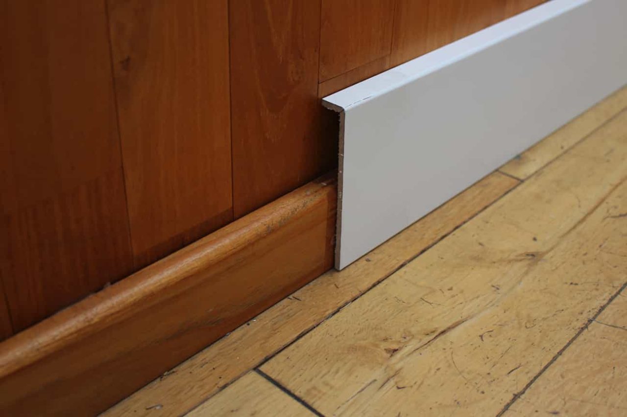 Surplinthe blanche de rénovation 20 x 119 mm