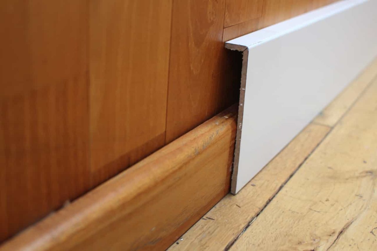 Surplinthe blanche de rénovation 20 x 119 mm