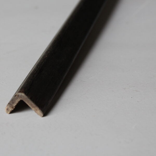 baguette d'angle teinte wengé