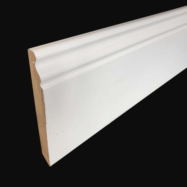 plinthe moulurée blanche