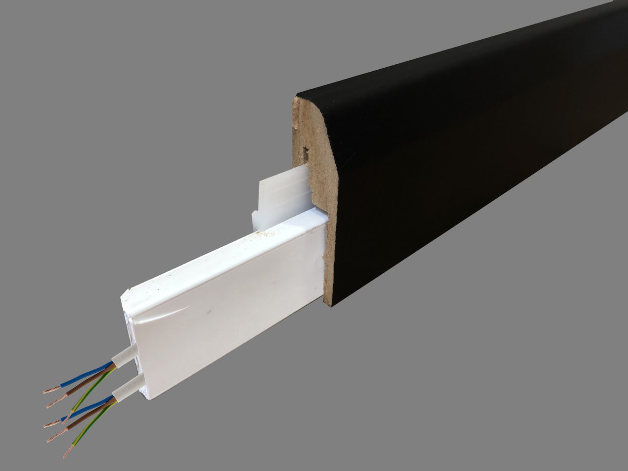 plinthe électrique noire clipsable