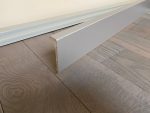 surplinthe grise décor aluminium
