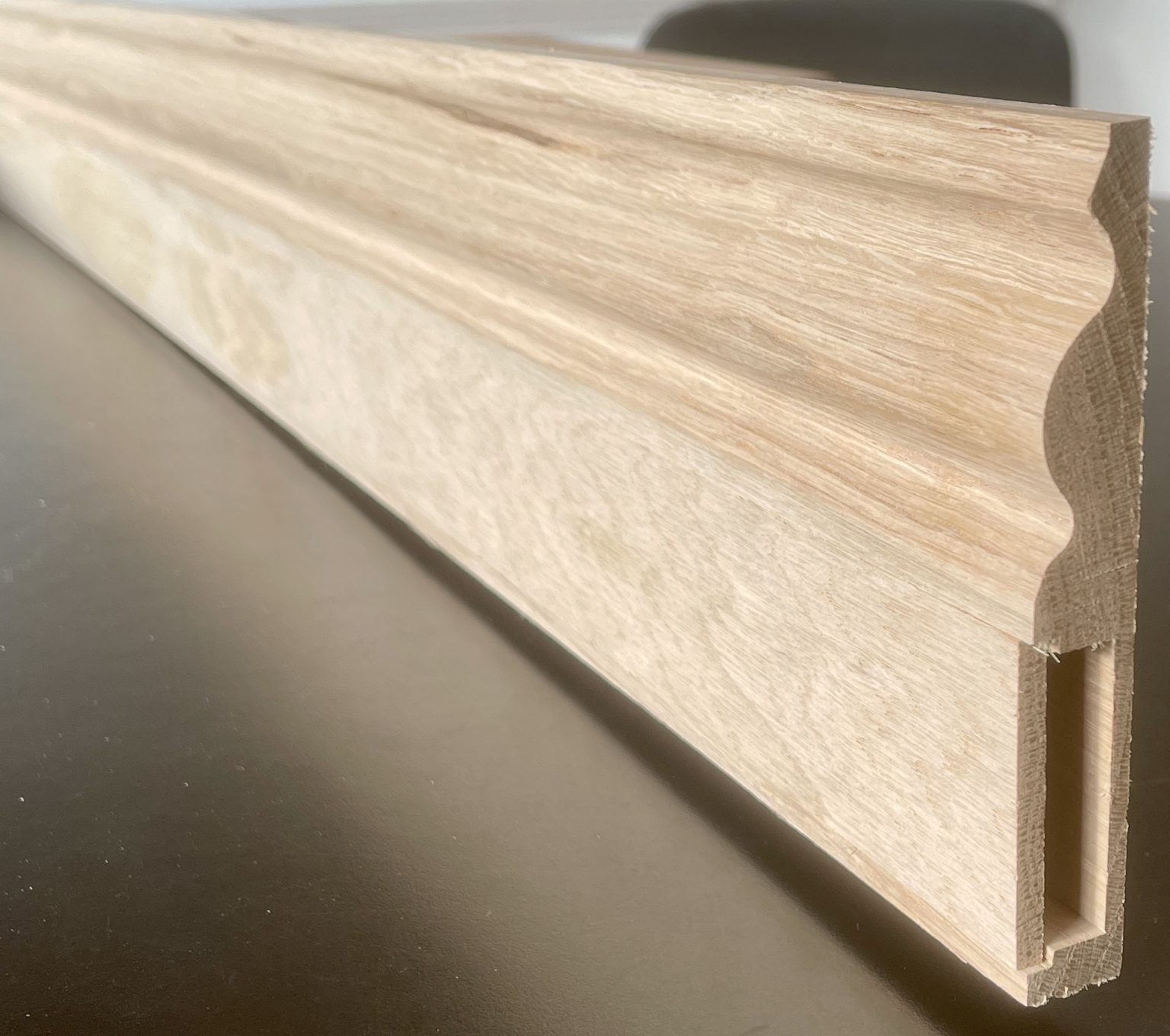KGM Plinthe De Sol Moderne – Bois Massif Plaqué Chêne Huilé – Lot 20 Lattes 2400mm (48 Mètres)