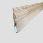 plinthe électrique chêne massif moulurée 19x135mm