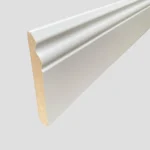 plinthe moulurée blanche