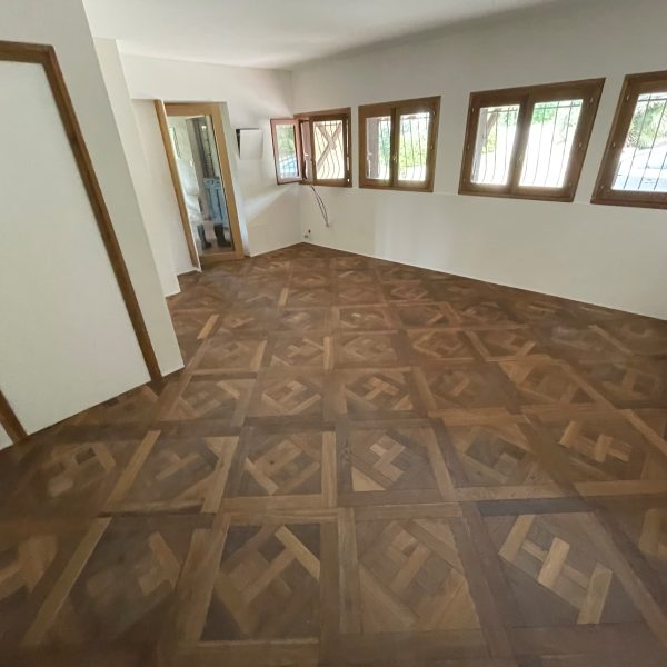 dalles versailles brune