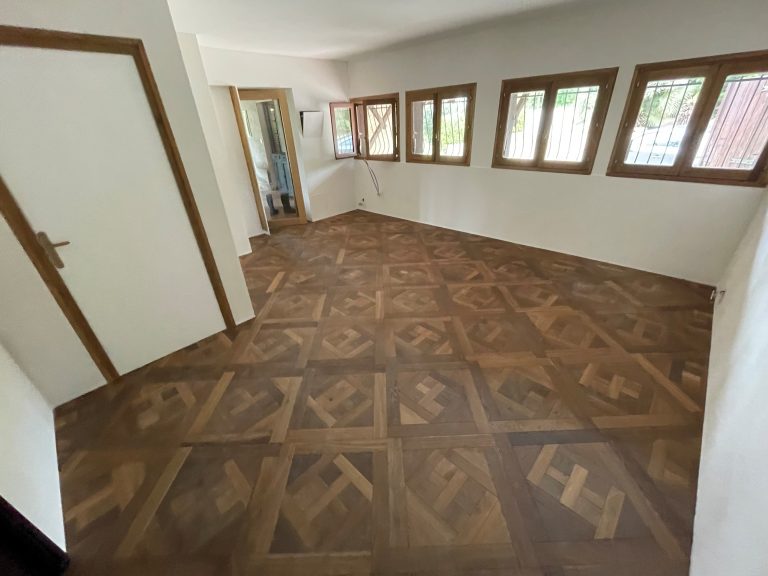 dalles versailles brune