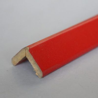 Baguette d'angle rouge
