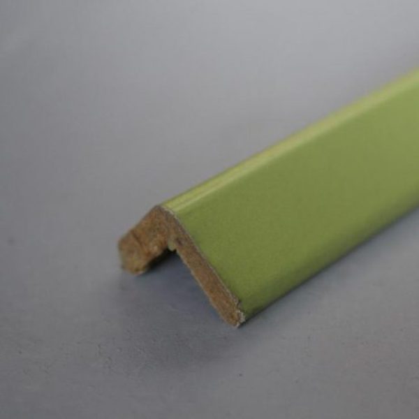 Baguette d'angle verte en médium