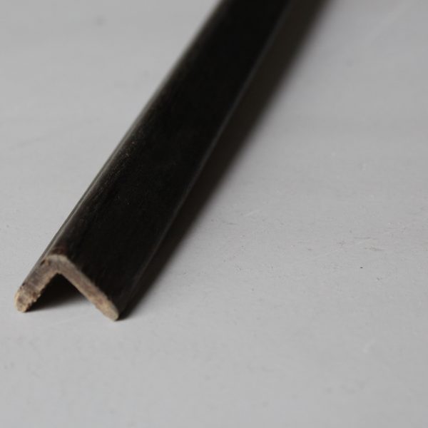 baguette d'angle teinte wengé