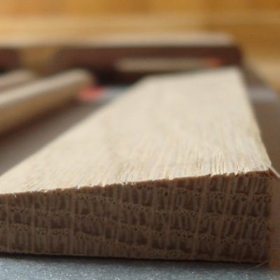 Chambranle contemporain en chêne , section 6 x 33 mm
