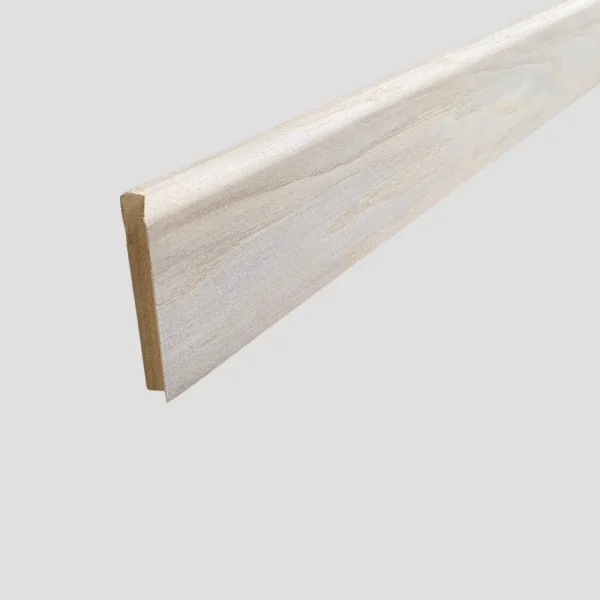 plinthe bois blanchie