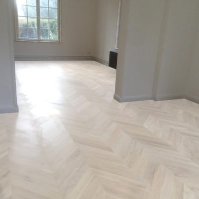 parquet point de hongrie blanchi